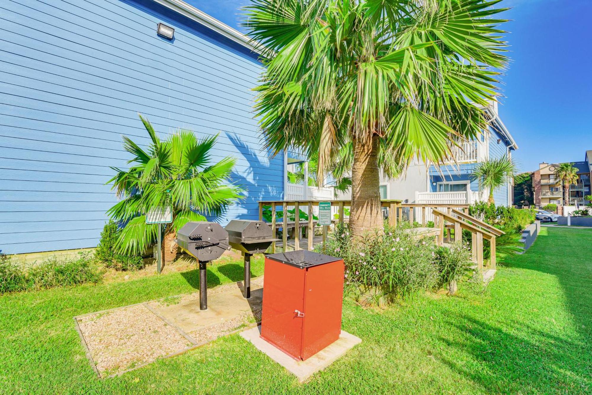 Romantic Galveston Retreat Bay View, Pool Access! Exterior photo