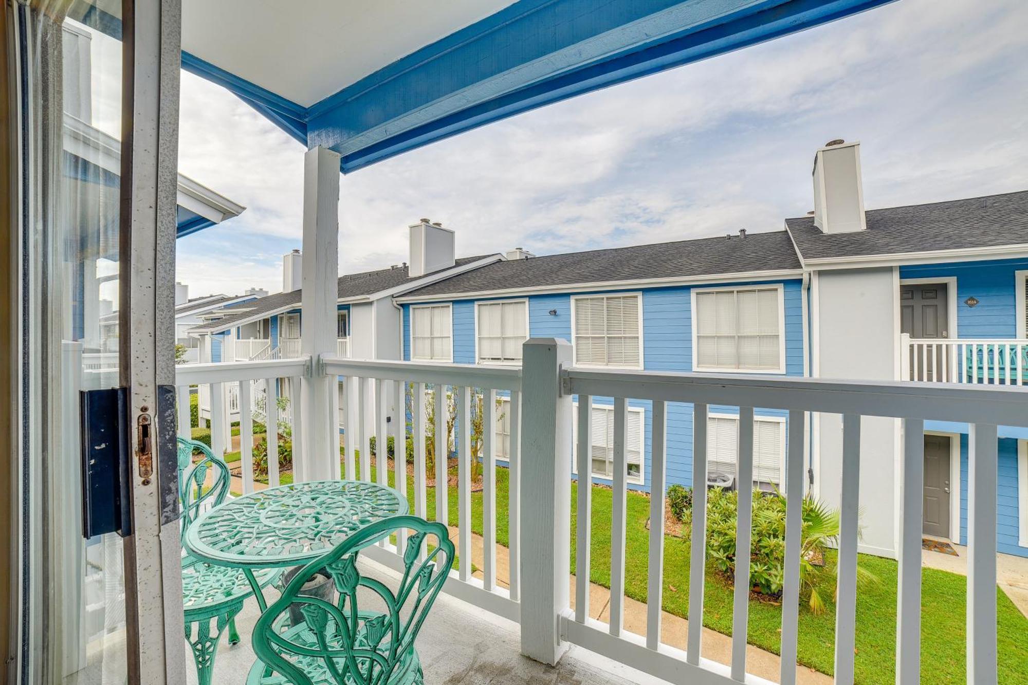 Romantic Galveston Retreat Bay View, Pool Access! Exterior photo