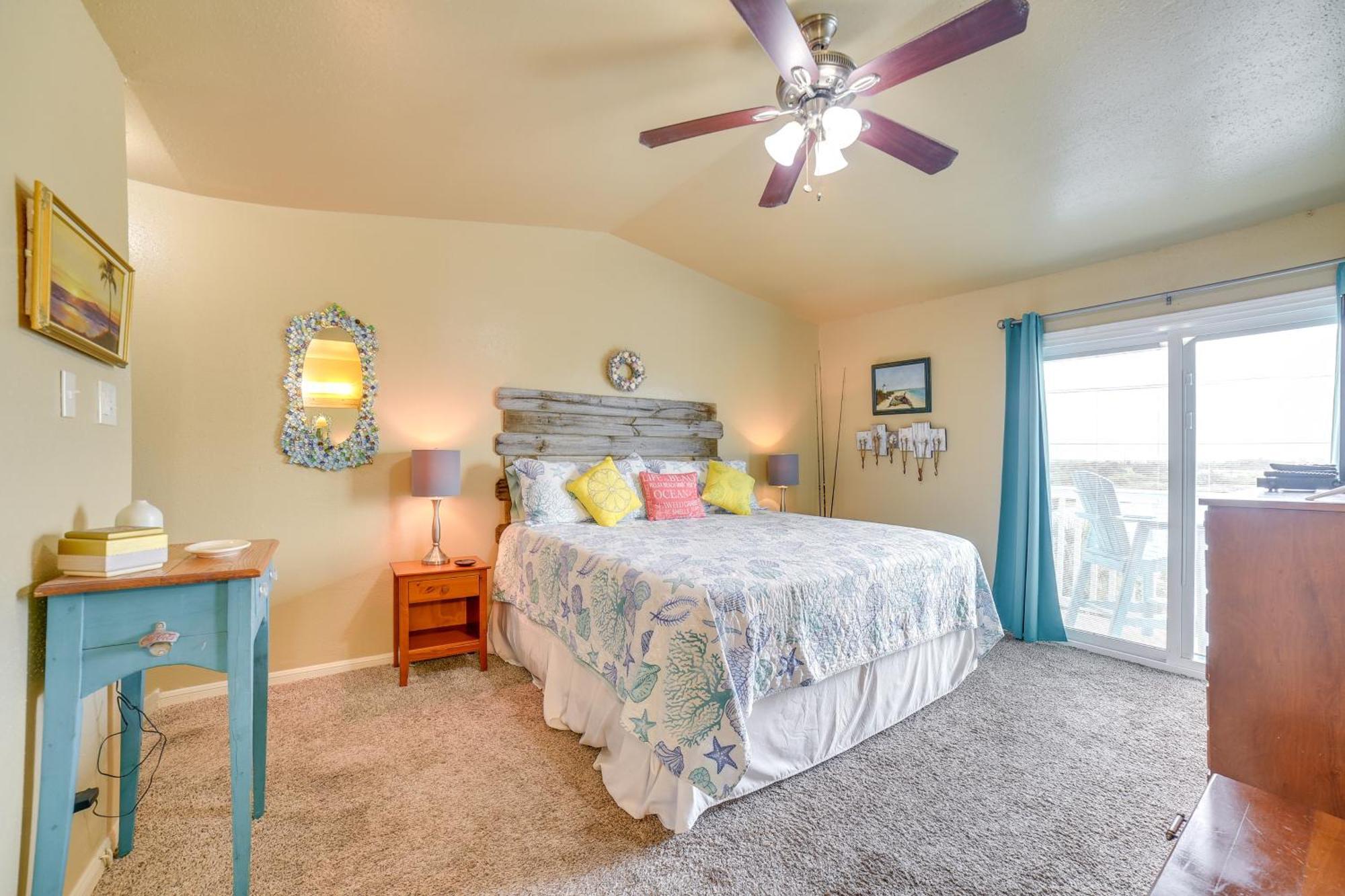 Romantic Galveston Retreat Bay View, Pool Access! Exterior photo