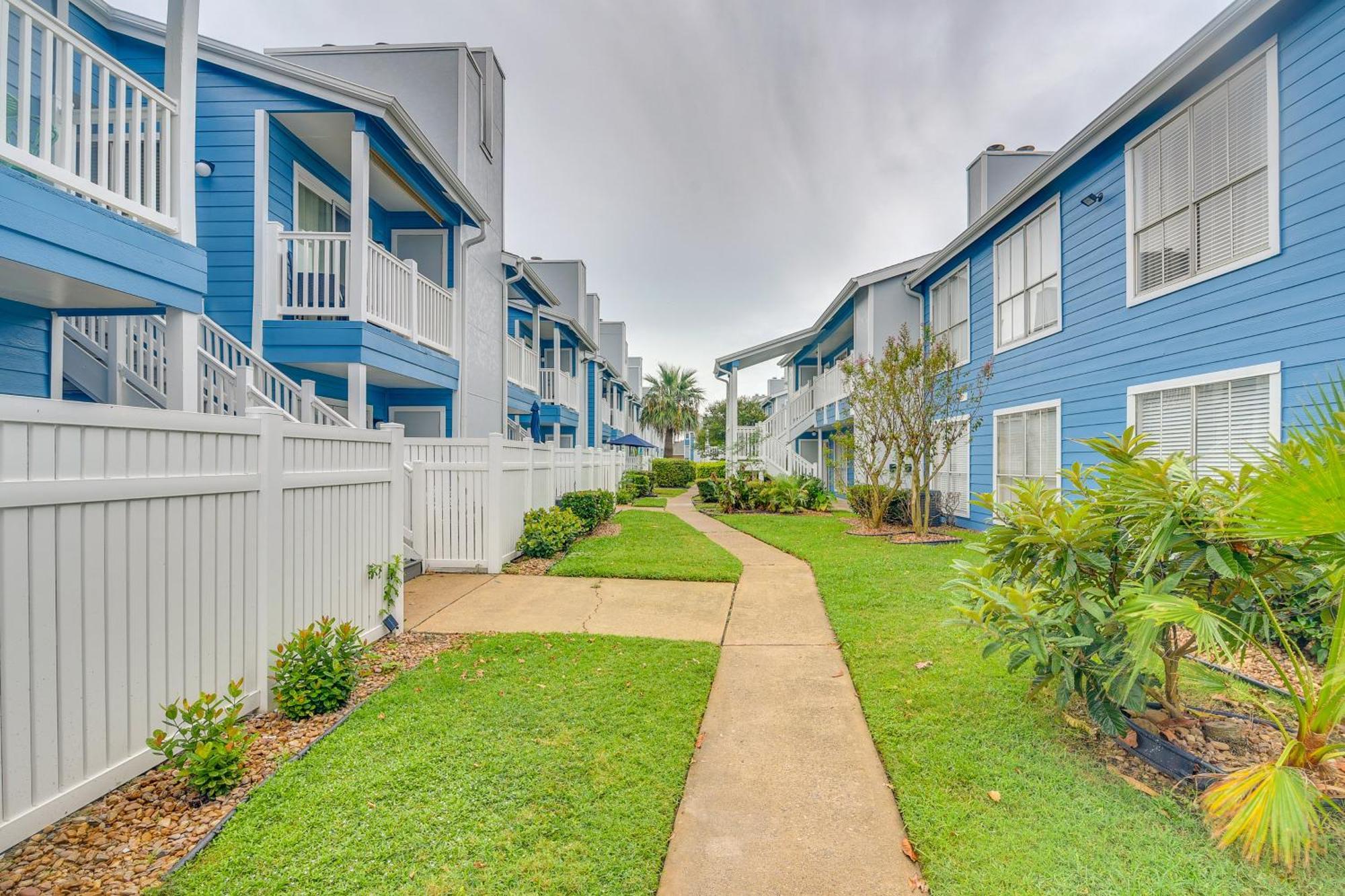 Romantic Galveston Retreat Bay View, Pool Access! Exterior photo