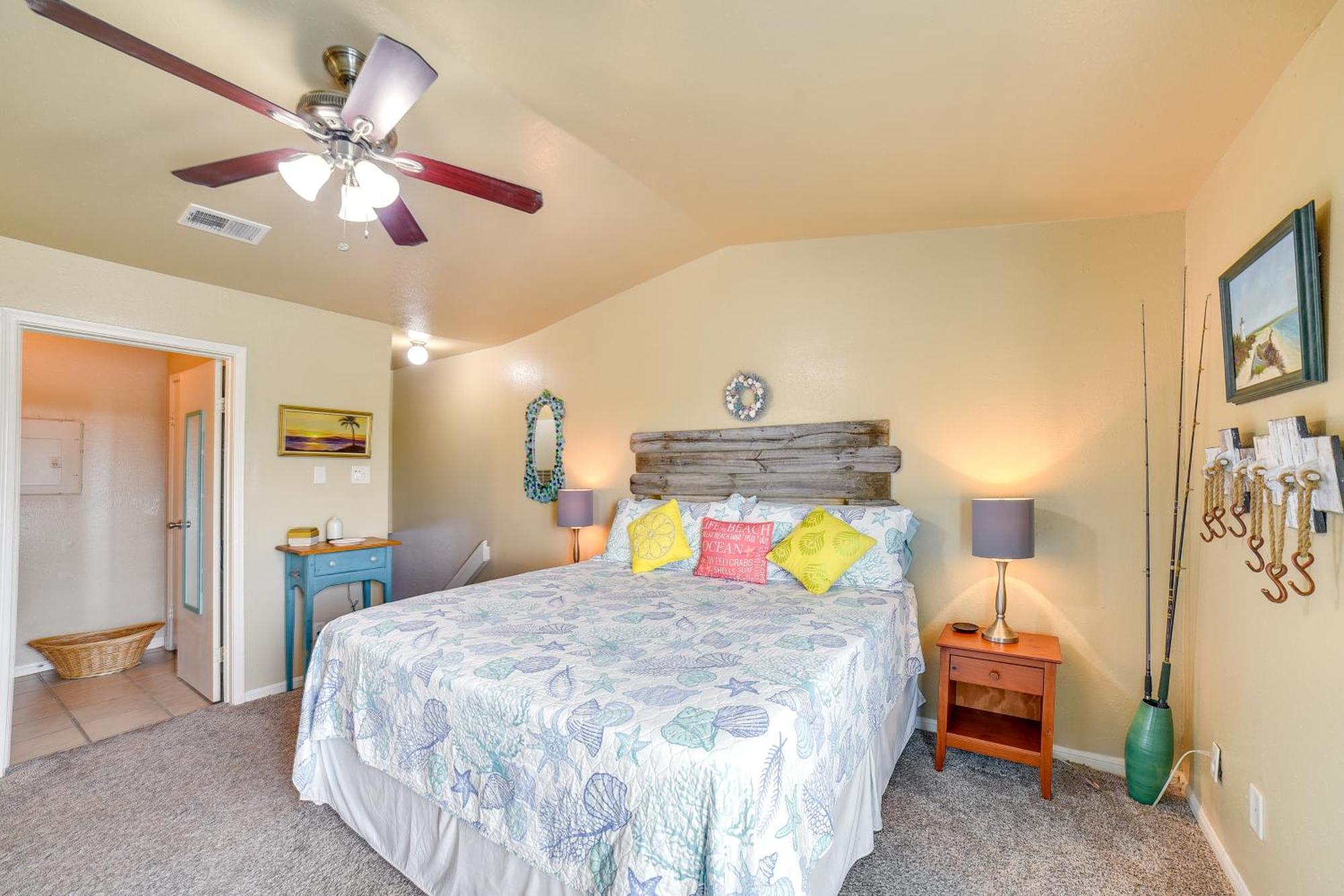 Romantic Galveston Retreat Bay View, Pool Access! Exterior photo