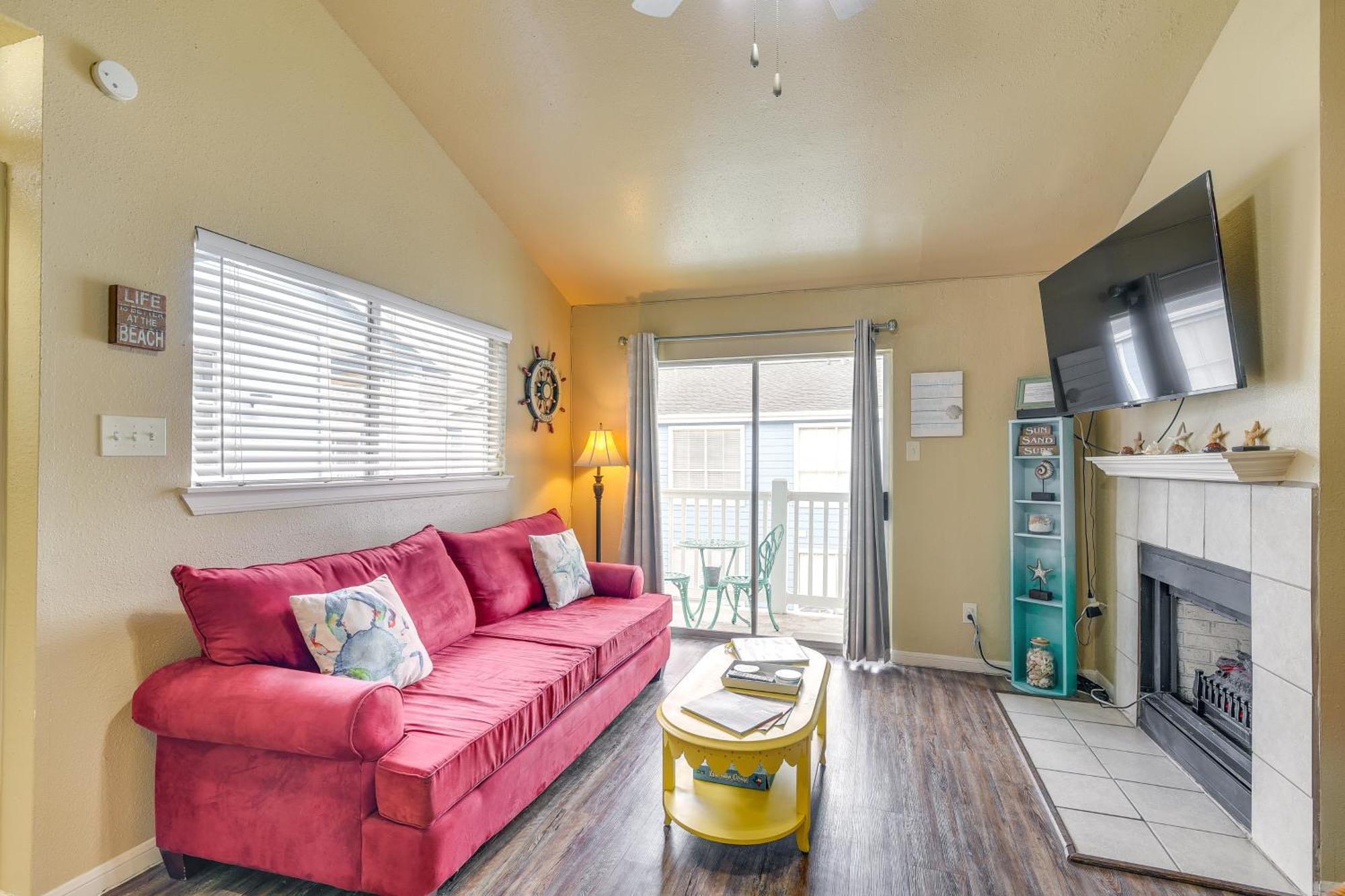 Romantic Galveston Retreat Bay View, Pool Access! Exterior photo