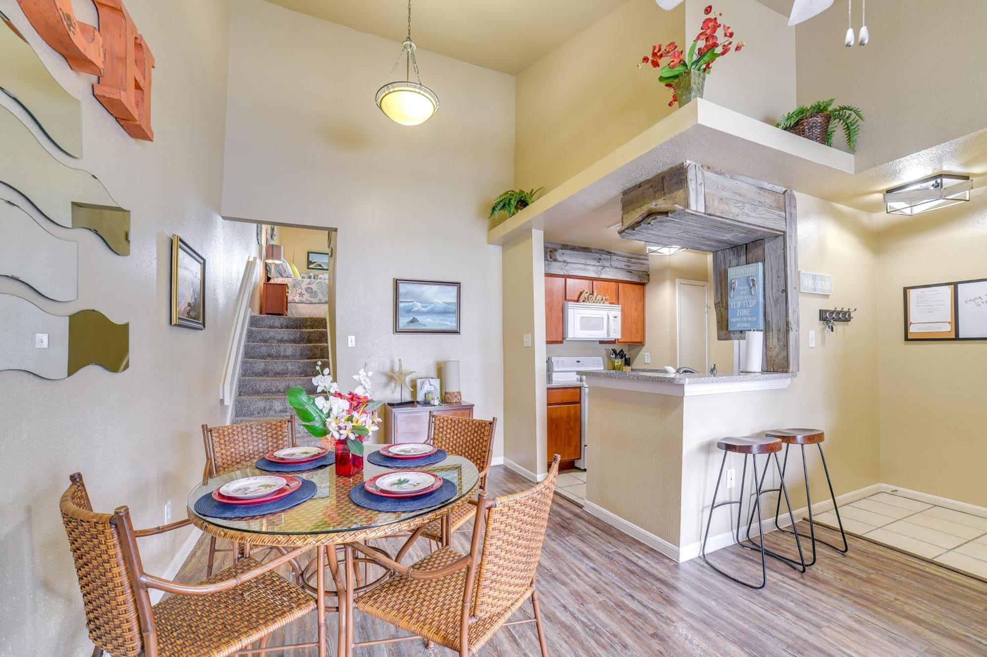 Romantic Galveston Retreat Bay View, Pool Access! Exterior photo