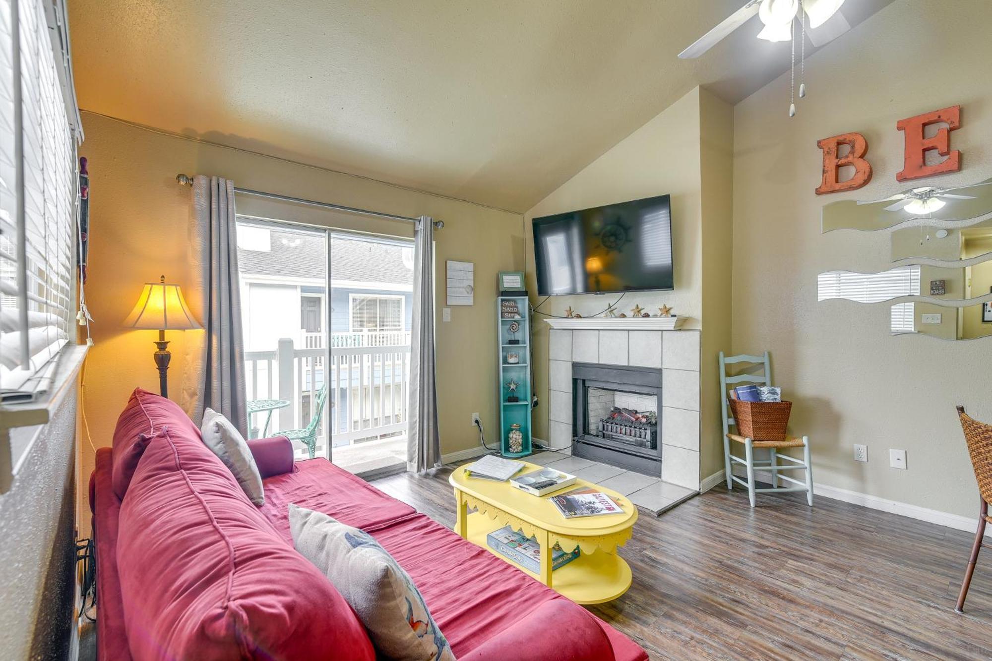 Romantic Galveston Retreat Bay View, Pool Access! Exterior photo